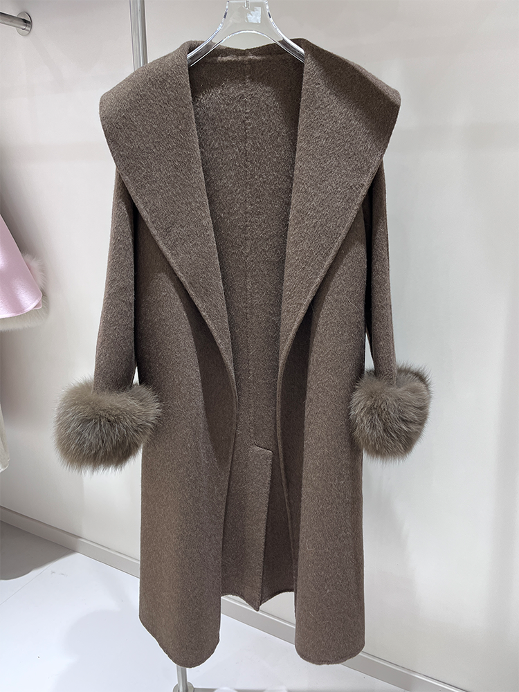 Wool Coat Peacoat - 2025年新作ウールコート、本物のフォックスファーの袖口付き、レディースファッション、ベルト付きコート、暖かい冬用フード付きピーコート、大きな折り返し襟