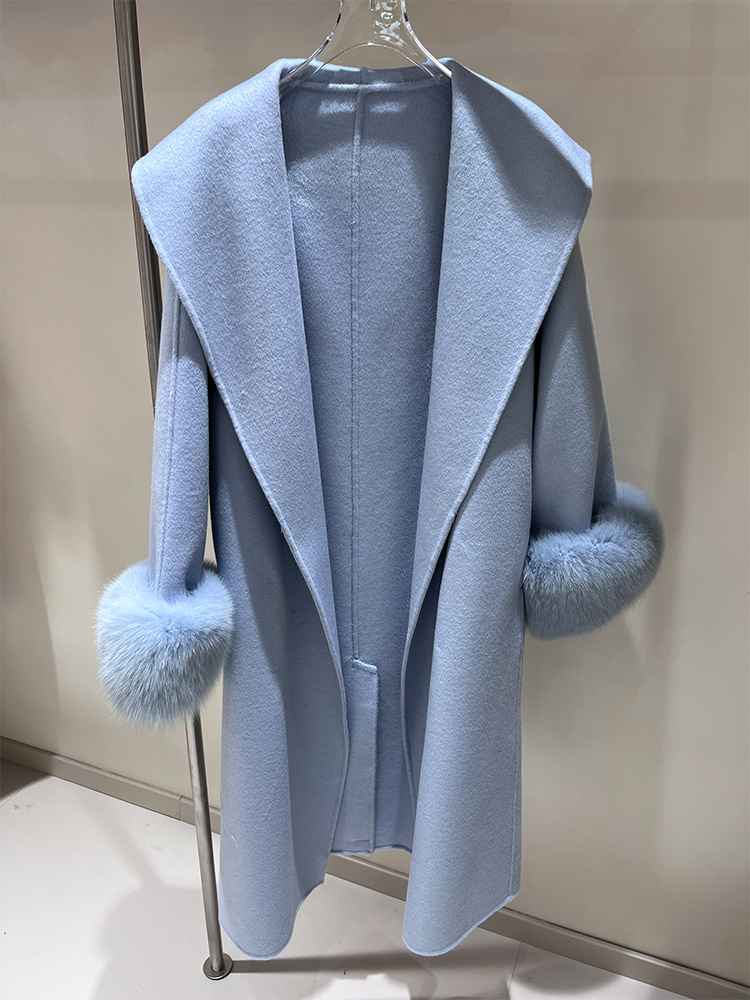 2025年新作ウールコート、本物のフォックスファーの袖口付き - Wool Coat Peacoat のレビューと価格