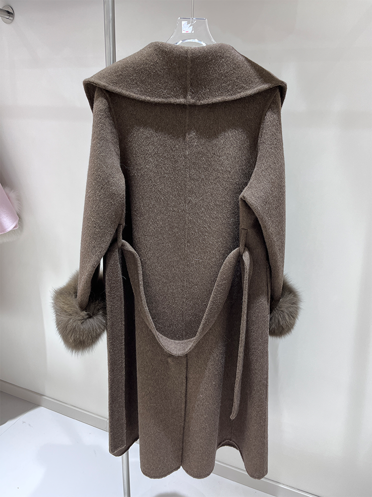 2025年新作ウールコート、本物のフォックスファーの袖口付き - Wool Coat Peacoat のレビューと価格